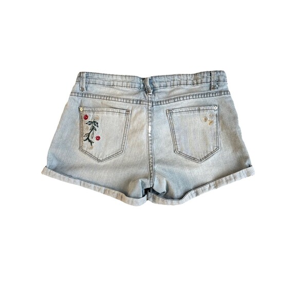 Blue Epic Women’s Light Wash Flower Embroidered Denim Shorts Size 12 - Picture 2 of 9